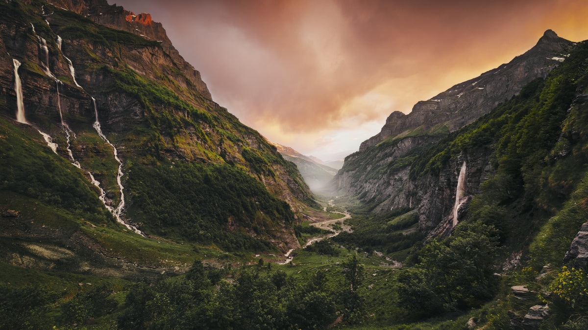 Valley Eden Poster och Canvastavla