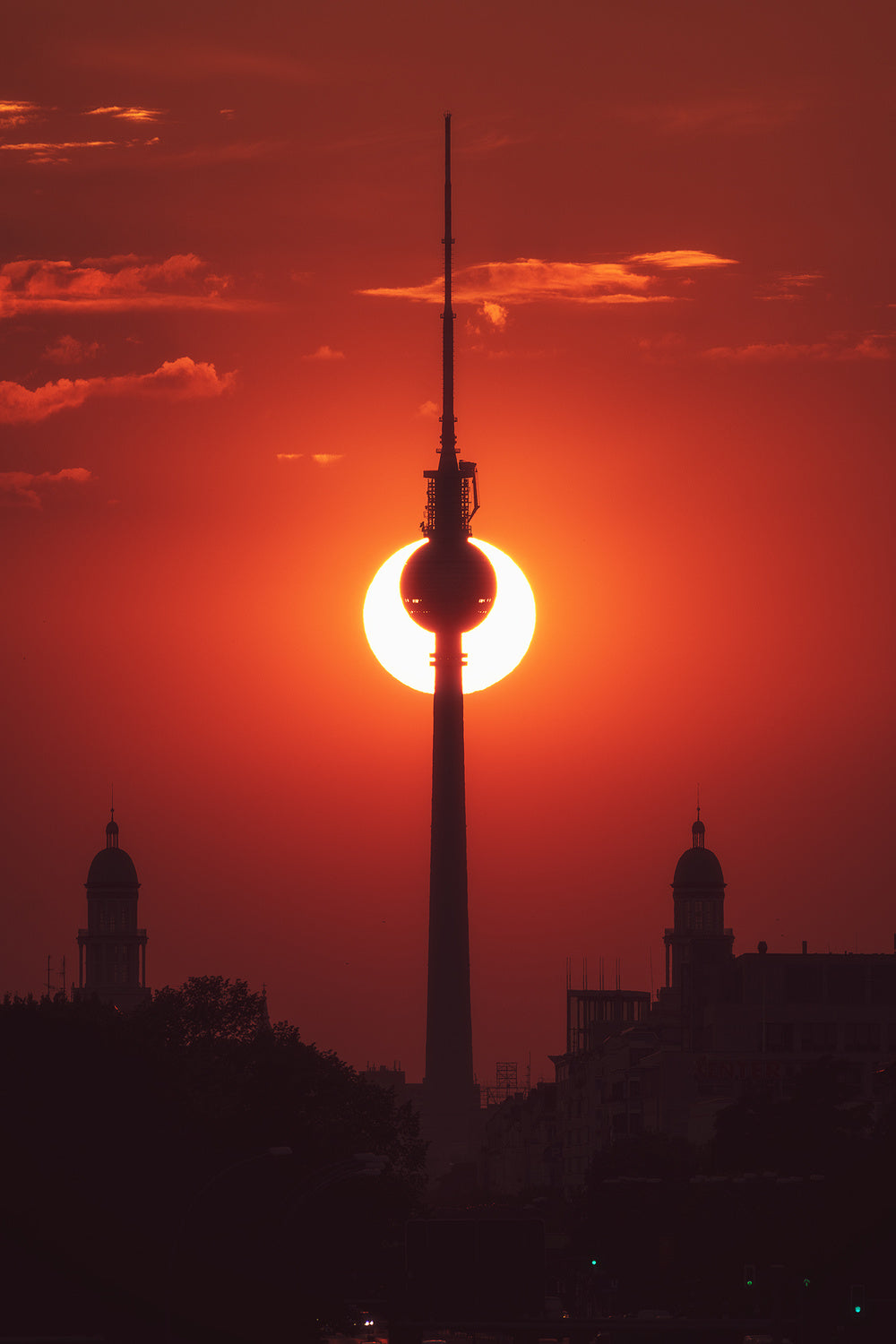 Berlin - Partial Eclipse Poster och Canvastavla