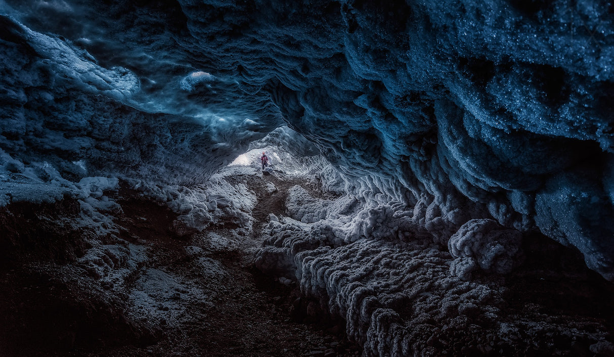 Exploring a Fronzen Blue World Poster och Canvastavla