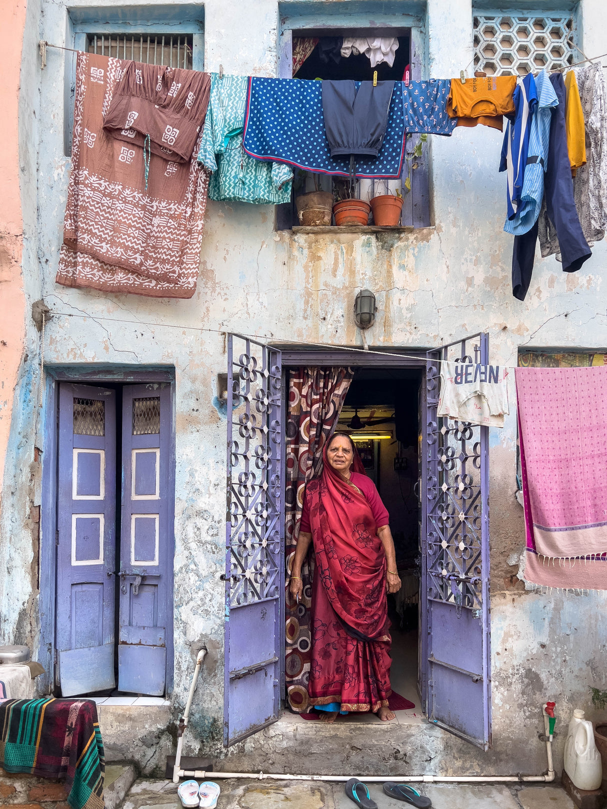 indian woman in red Poster och Canvastavla