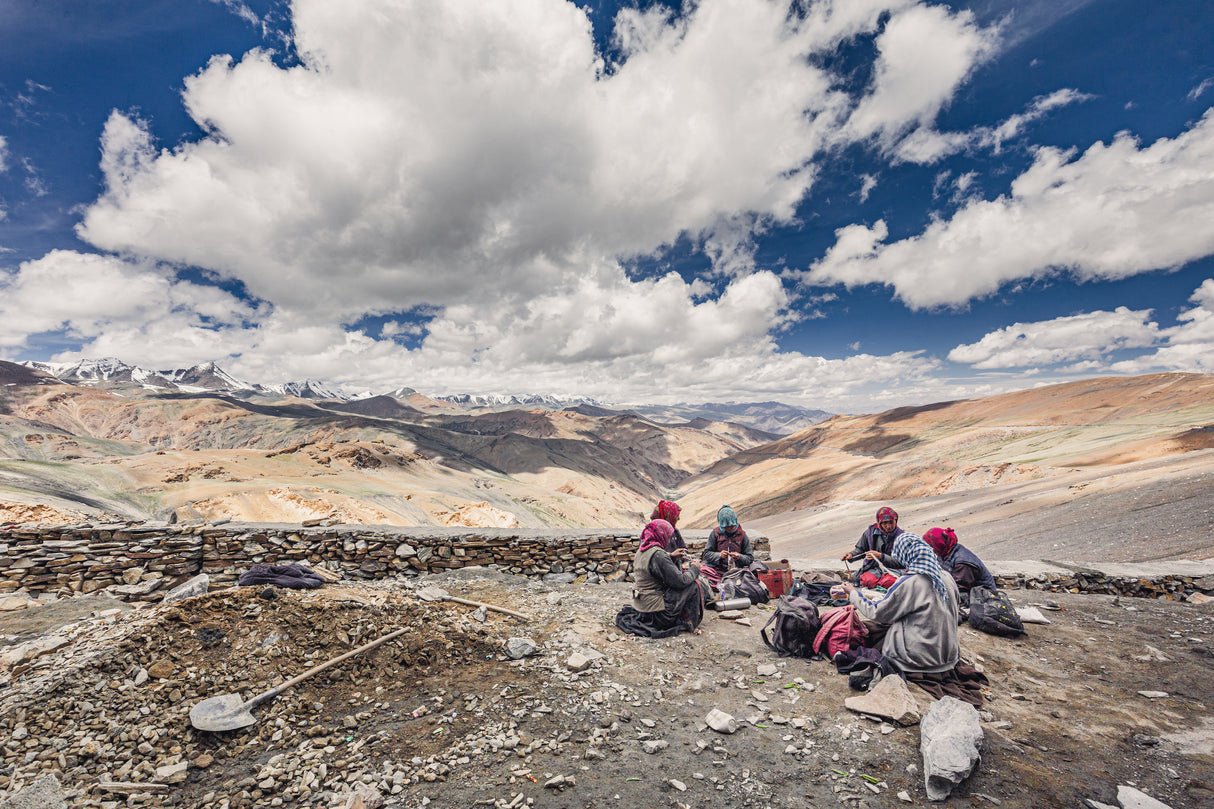 Resting at 5.000 mt o.s.l. Poster och Canvastavla