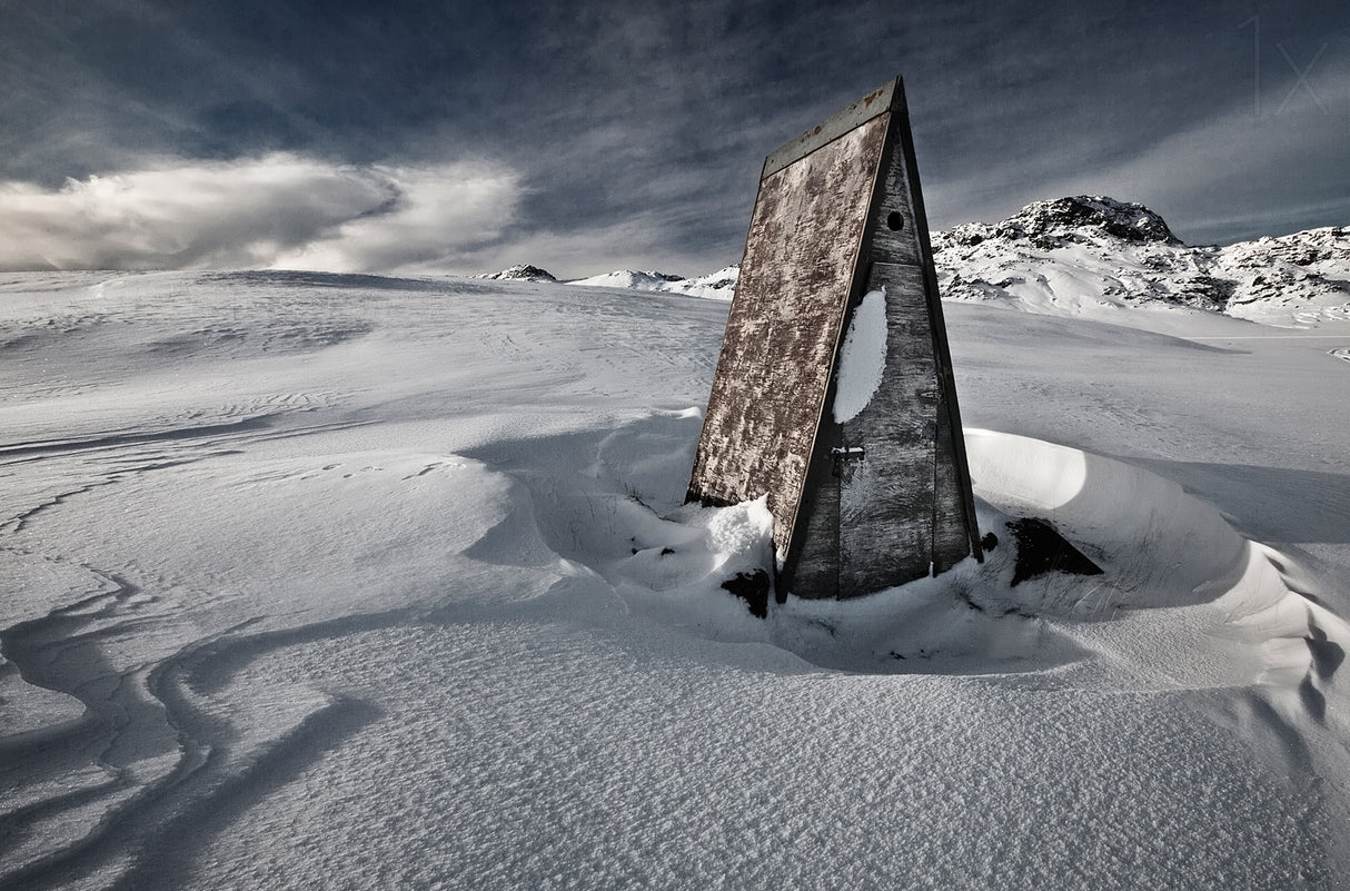 Alone in the mountains Poster och Canvastavla