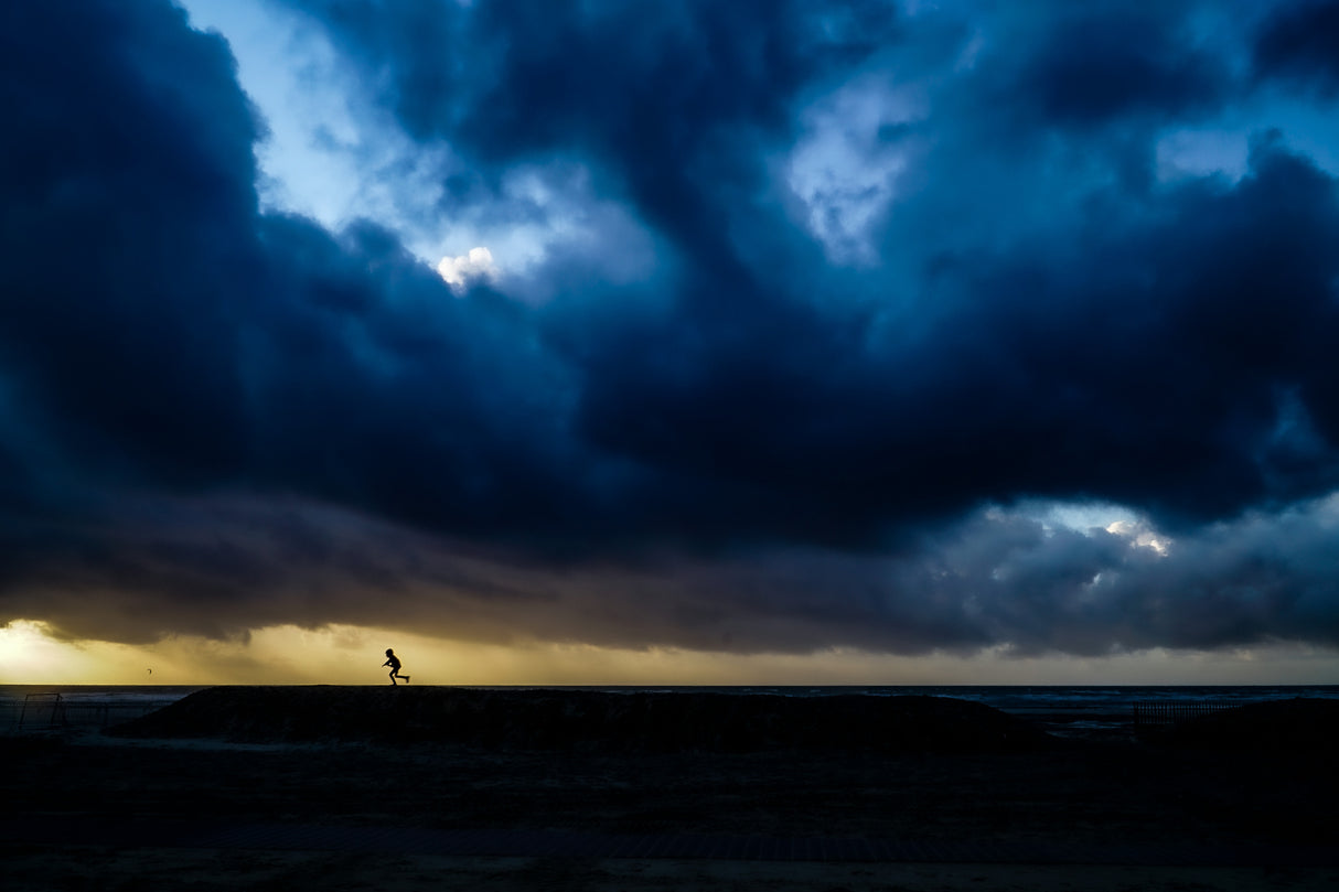 Escape from the storm Poster och Canvastavla