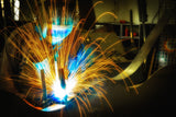 Artist welding steel sculpture Poster och Canvastavla