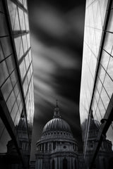 The St Paul's Cathedral in Reflection Poster och Canvastavla