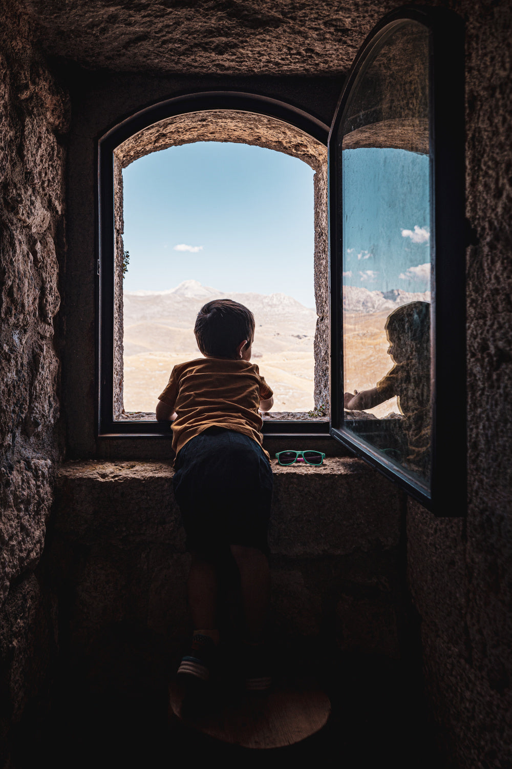 Little boy at the window Poster och Canvastavla