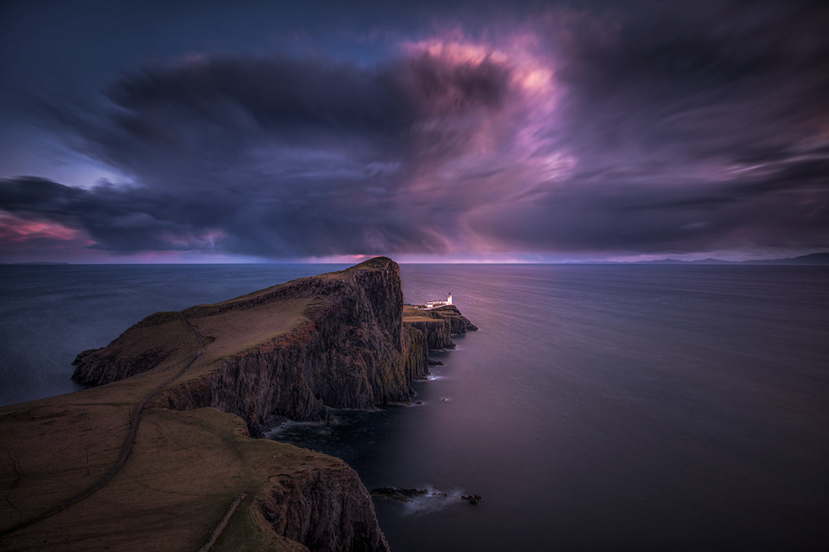 At the end of the cliff Poster och Canvastavla