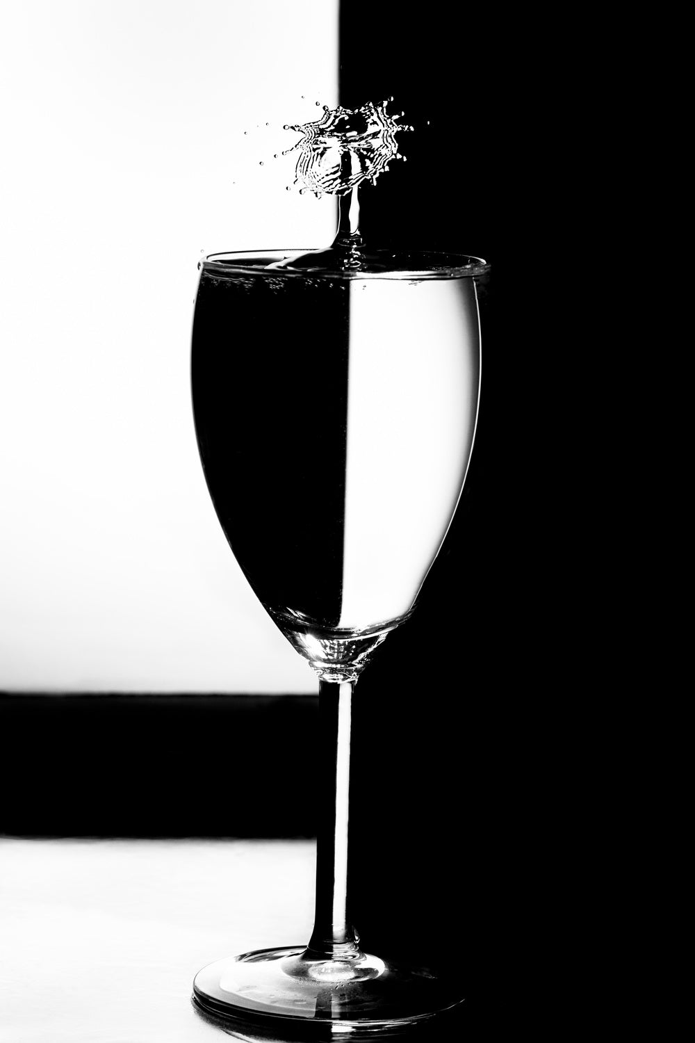 Splash Art - Refraction Mono Poster och Canvastavla