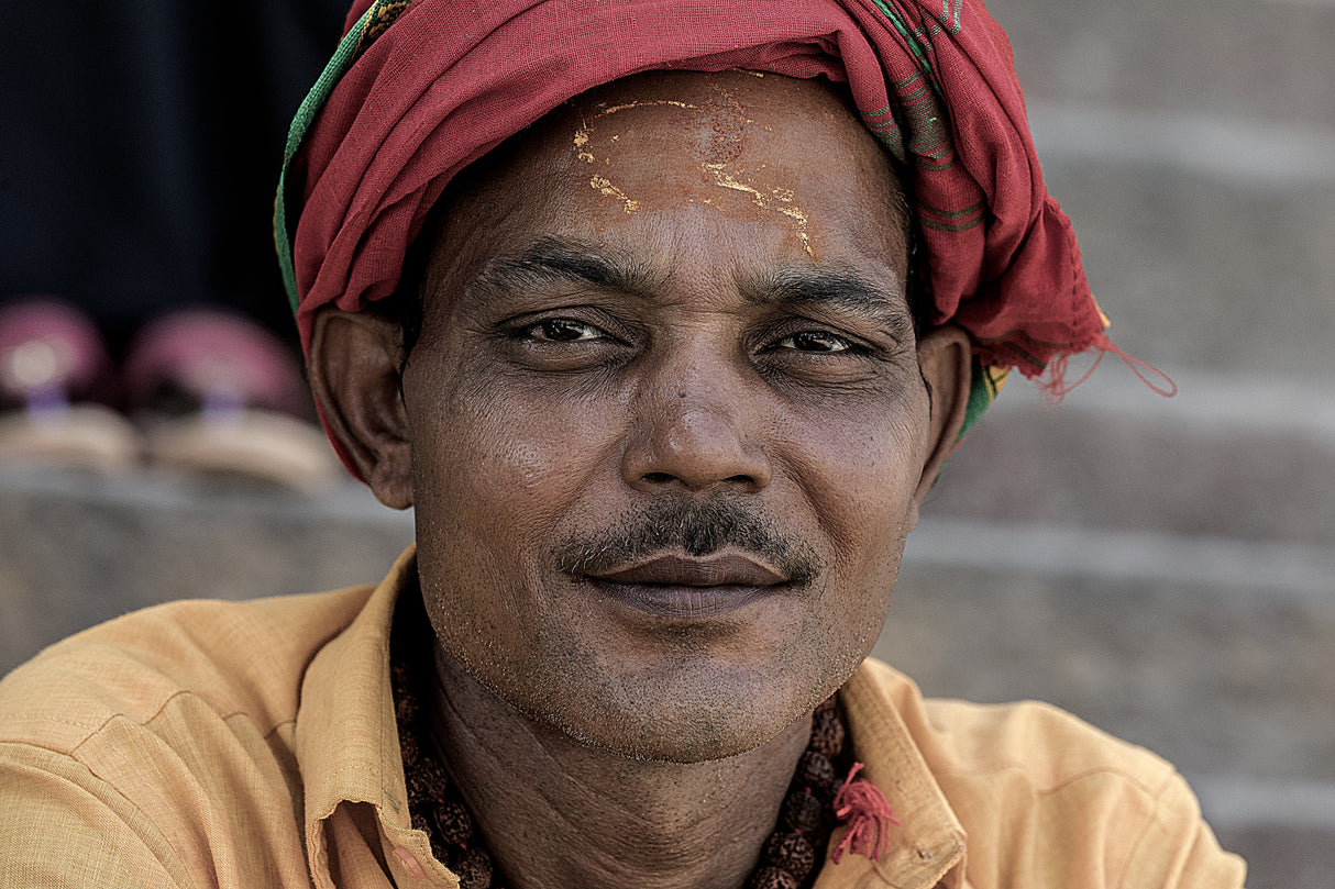 Boatman in Varanasi Poster och Canvastavla