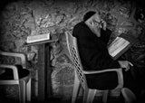 Reading a holy book (Jerusalem, Israel). Poster och Canvastavla