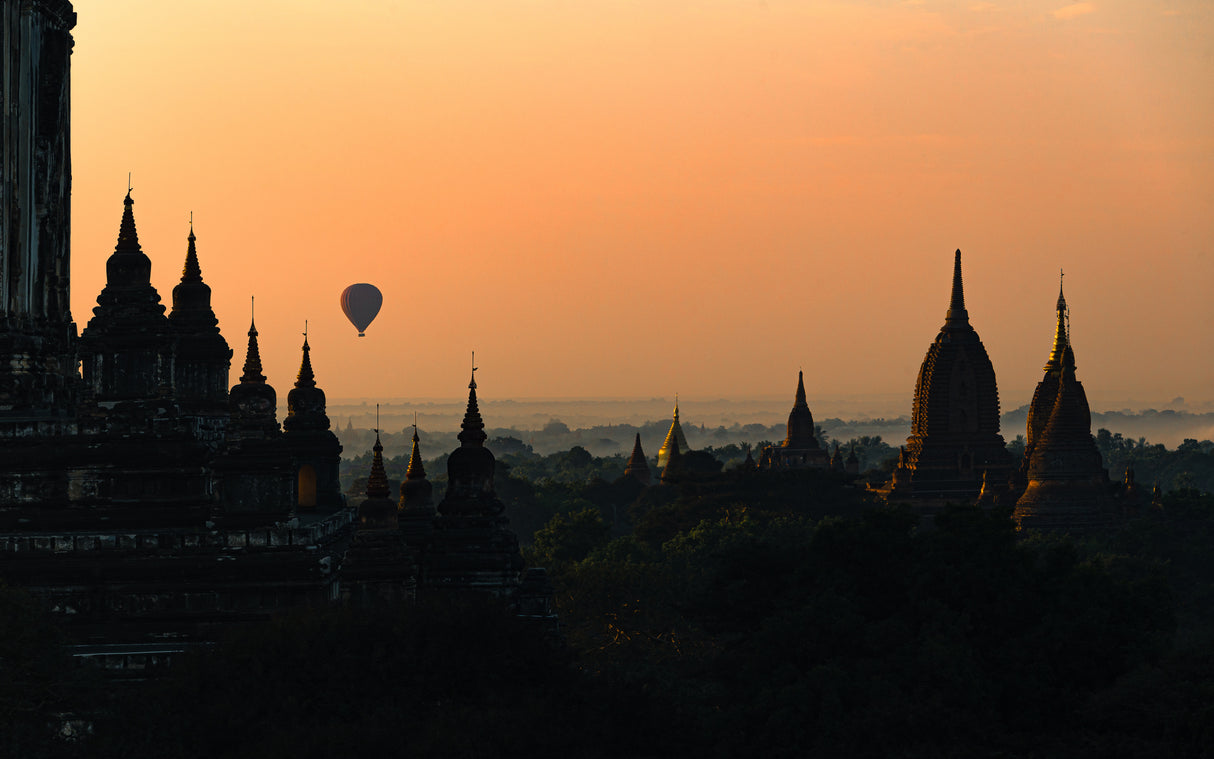 Sunrise in Bagan Poster och Canvastavla