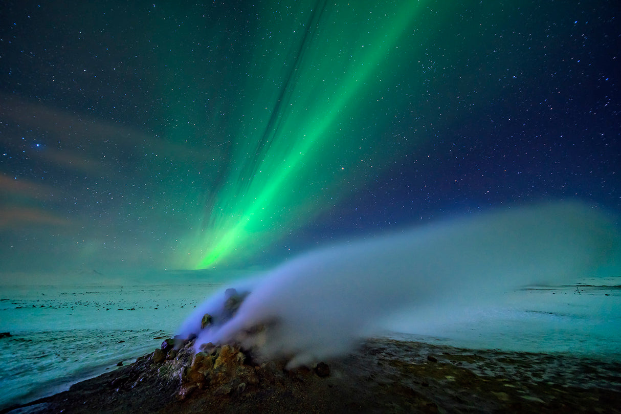 Northern light and hot spring Poster och Canvastavla
