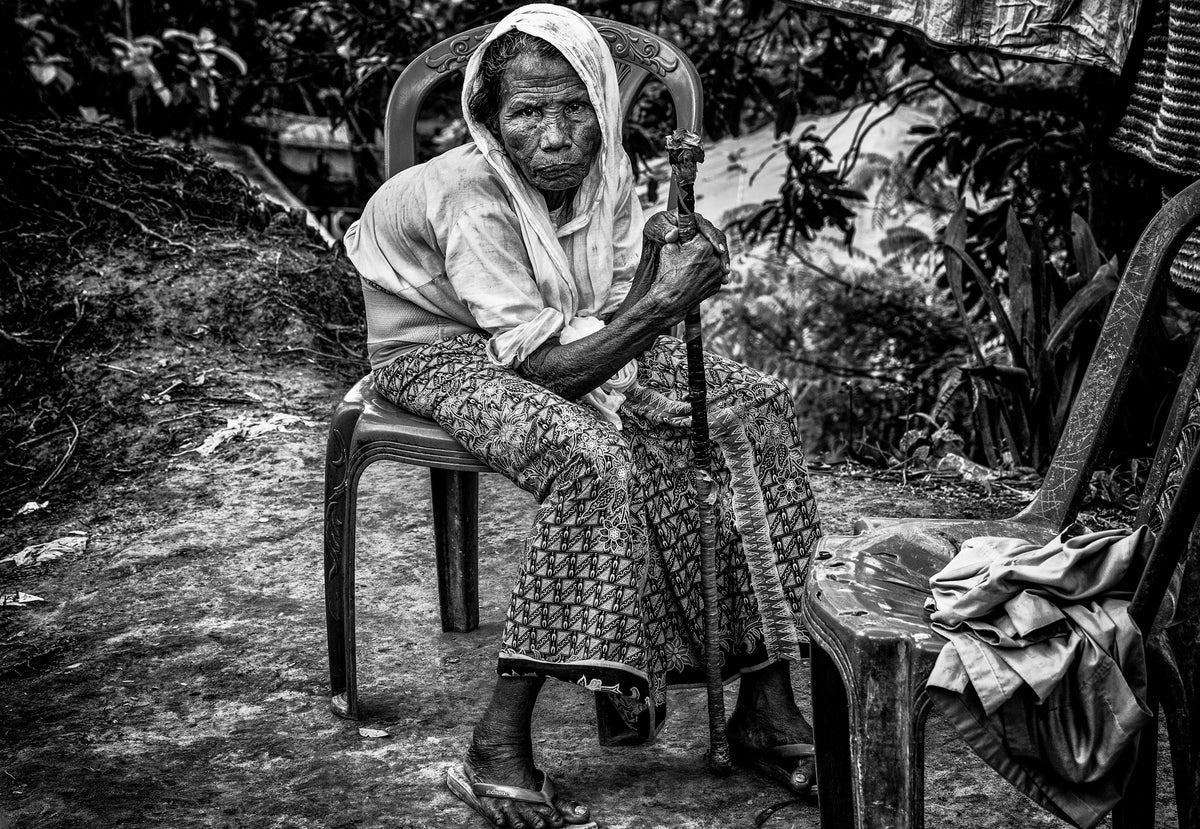 Elderly Rohingya refugee woman. Poster och Canvastavla