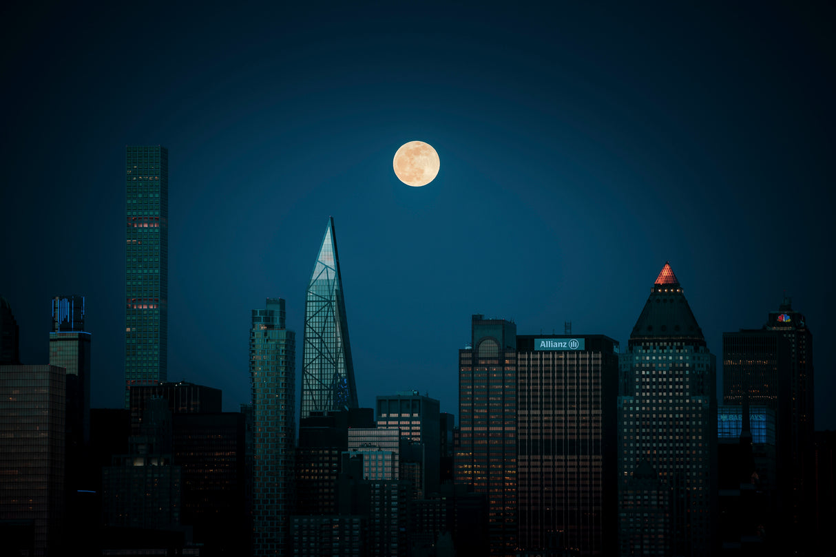Super-moon over Manhattan Poster och Canvastavla