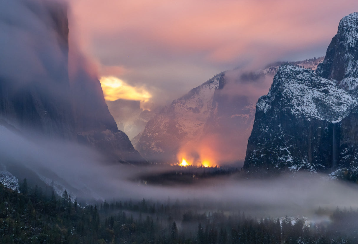 Fire Lit Valley Poster och Canvastavla