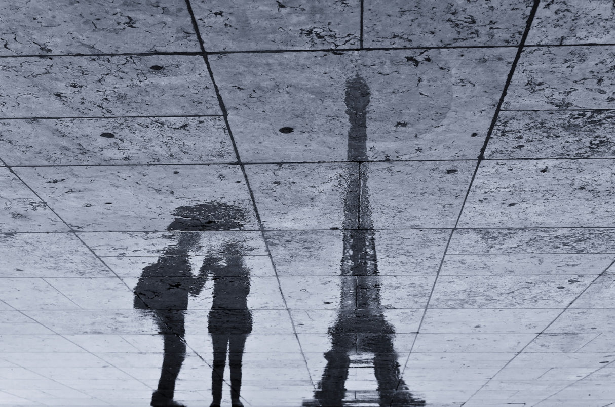 Under the Rain in Paris Poster och Canvastavla
