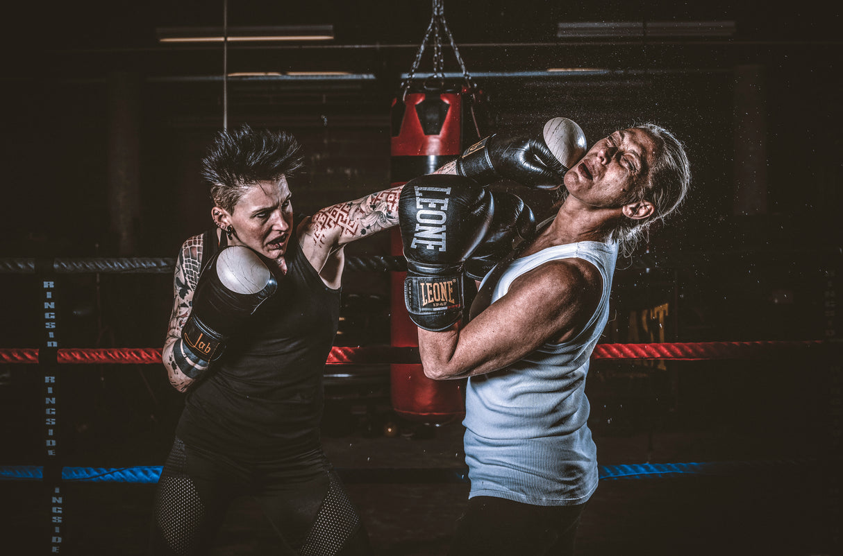 Knock Out Poster och Canvastavla