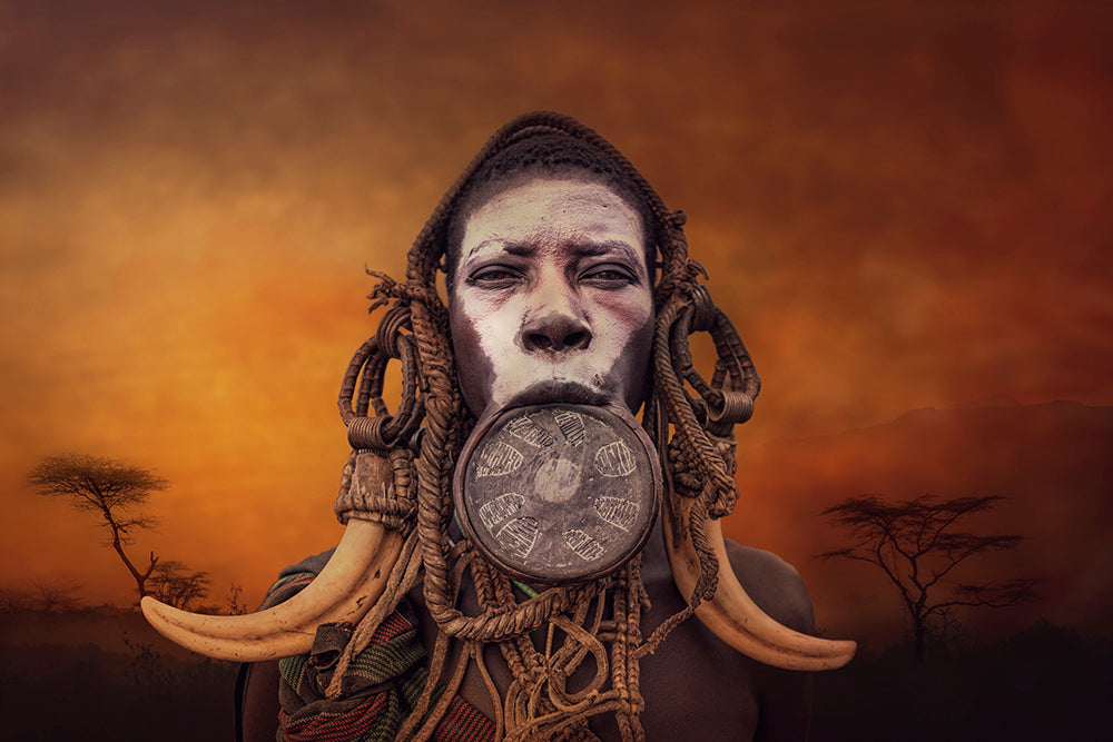 Woman from Mursi Poster och Canvastavla