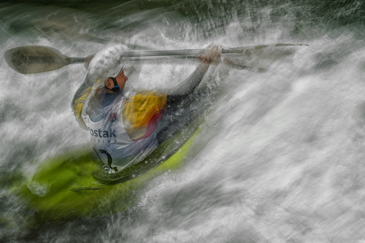 Battle in rapids Poster och Canvastavla