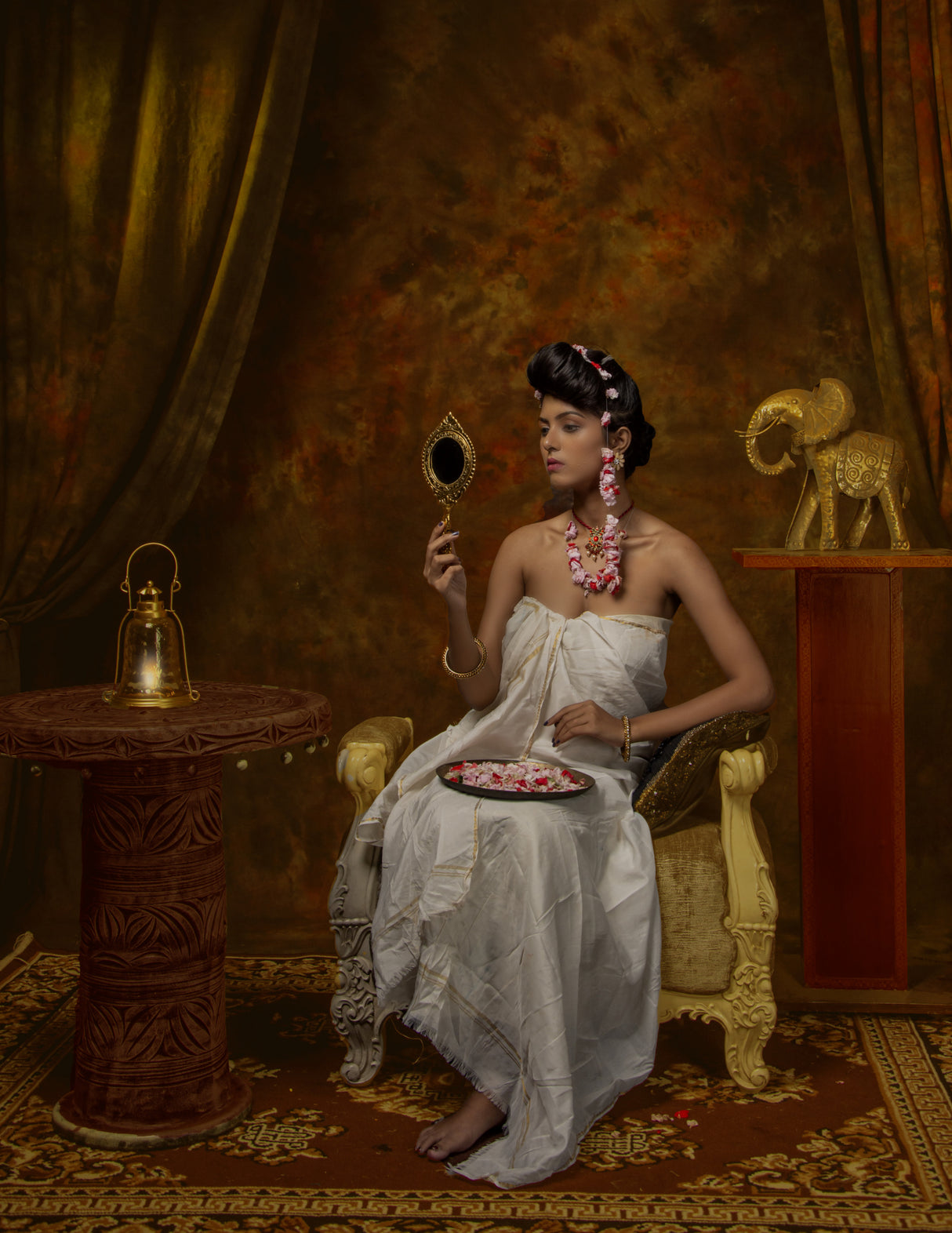 LADY ADORNING HAIR Poster och Canvastavla