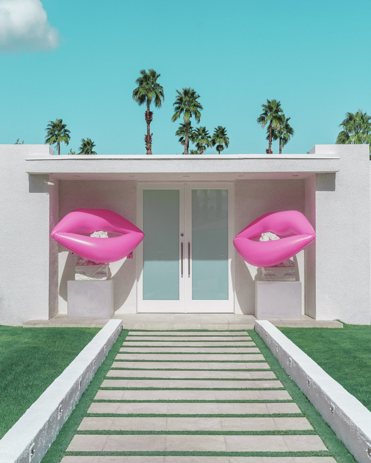 Mid-Century Modern House with Pink Lips Poster och Canvastavla
