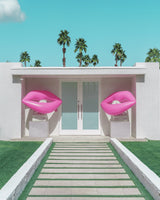 Mid-Century Modern House with Pink Lips Poster och Canvastavla