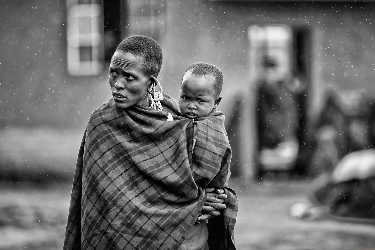 Nestled in Mother's arms Poster och Canvastavla