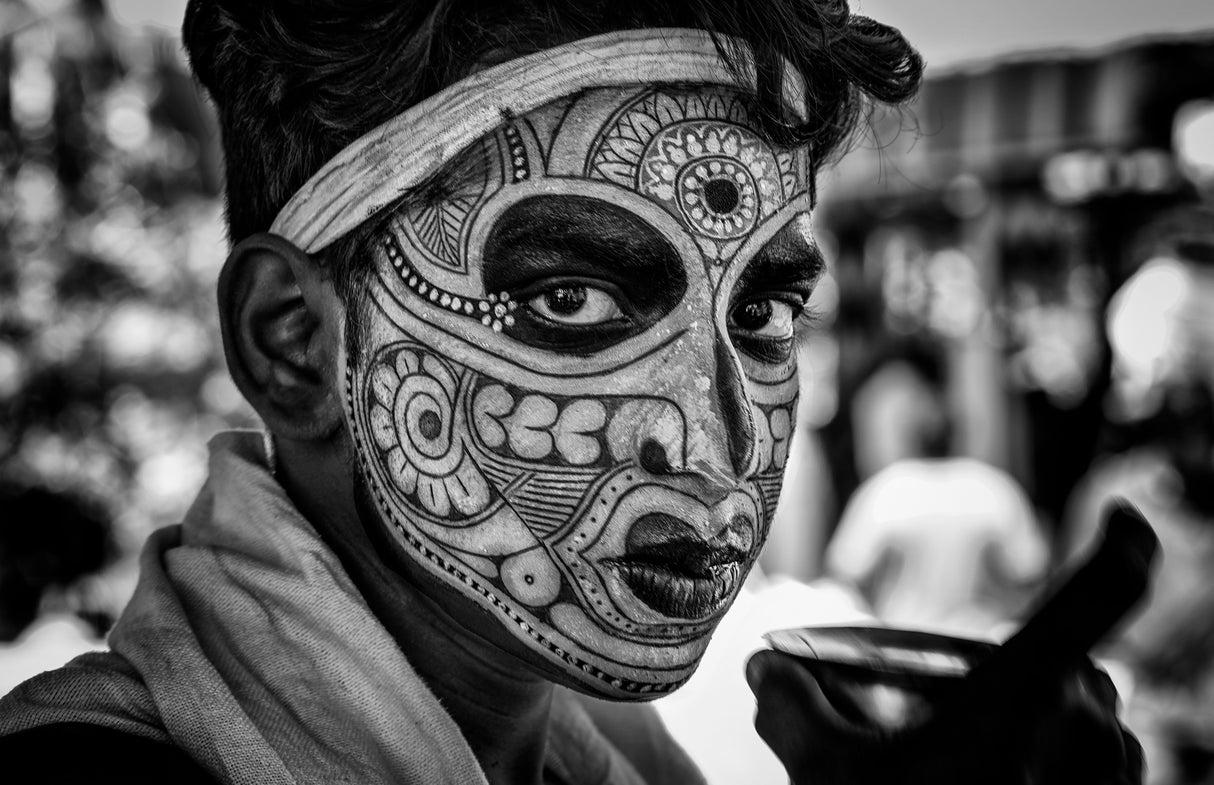 Theyyam Ceremony Performer drinking some water - Kannur- India" Poster och Canvastavla
