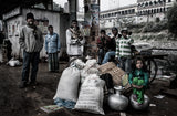 Waiting to get on board - Bangladesh Poster och Canvastavla