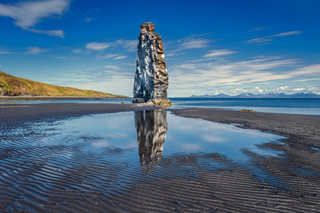 dinosaur rock in northwestern Iceland Poster och Canvastavla