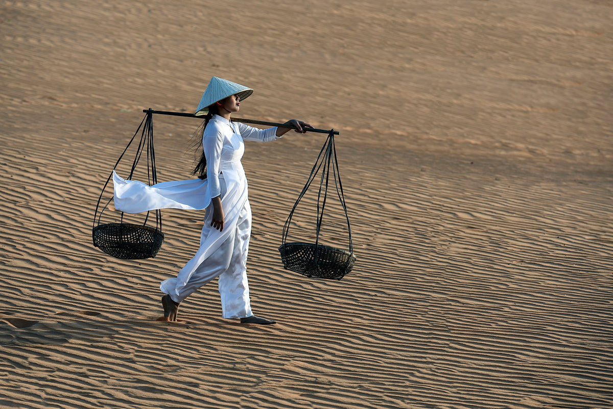 Walking on the dunes Poster och Canvastavla