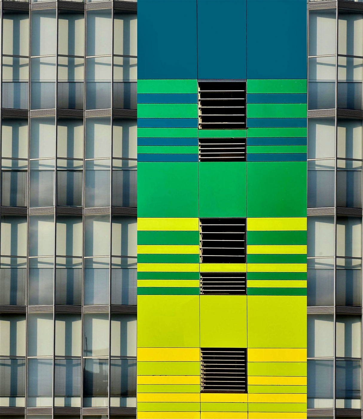 Facade - Tel Aviv Poster och Canvastavla