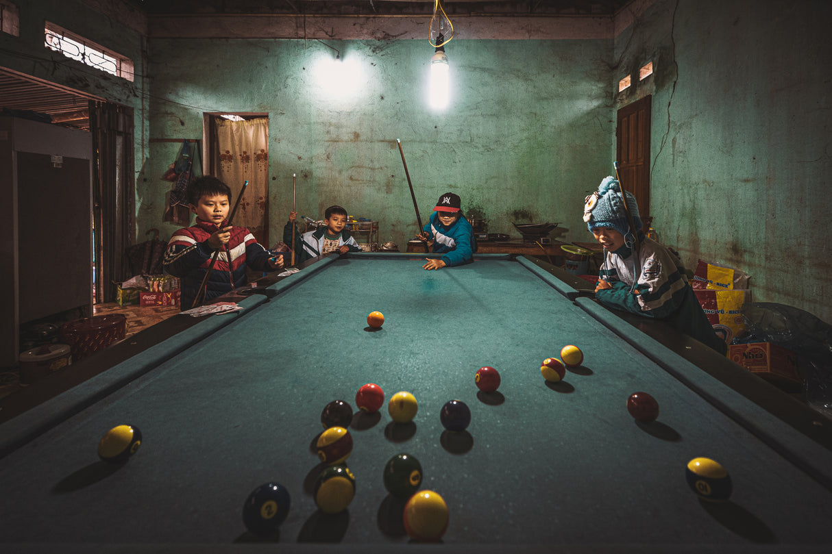 Playing snooker in the mountains Poster och Canvastavla