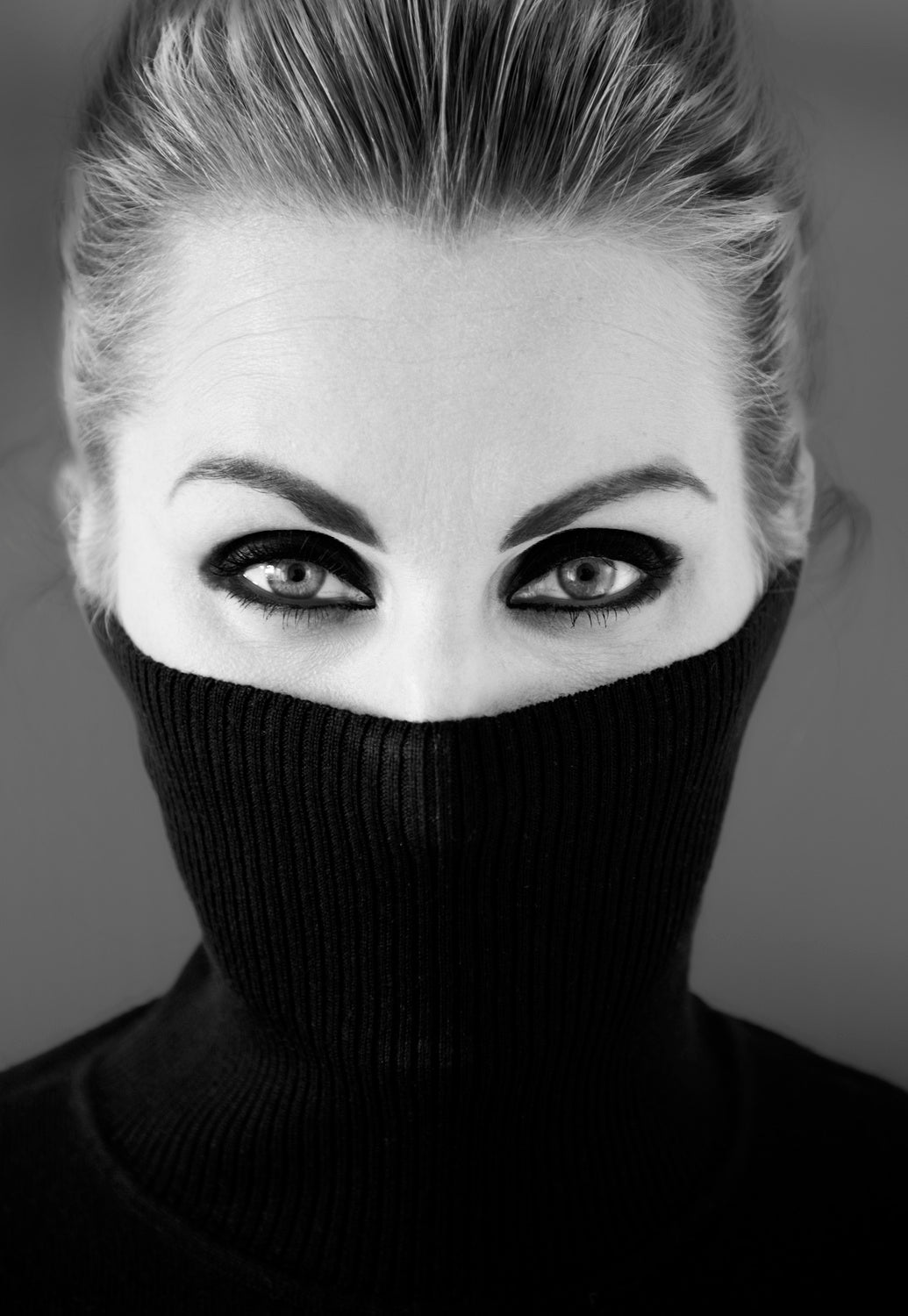 Girl in black Poster och Canvastavla