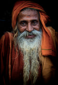 sadhu at Gangâ riverbank Poster och Canvastavla