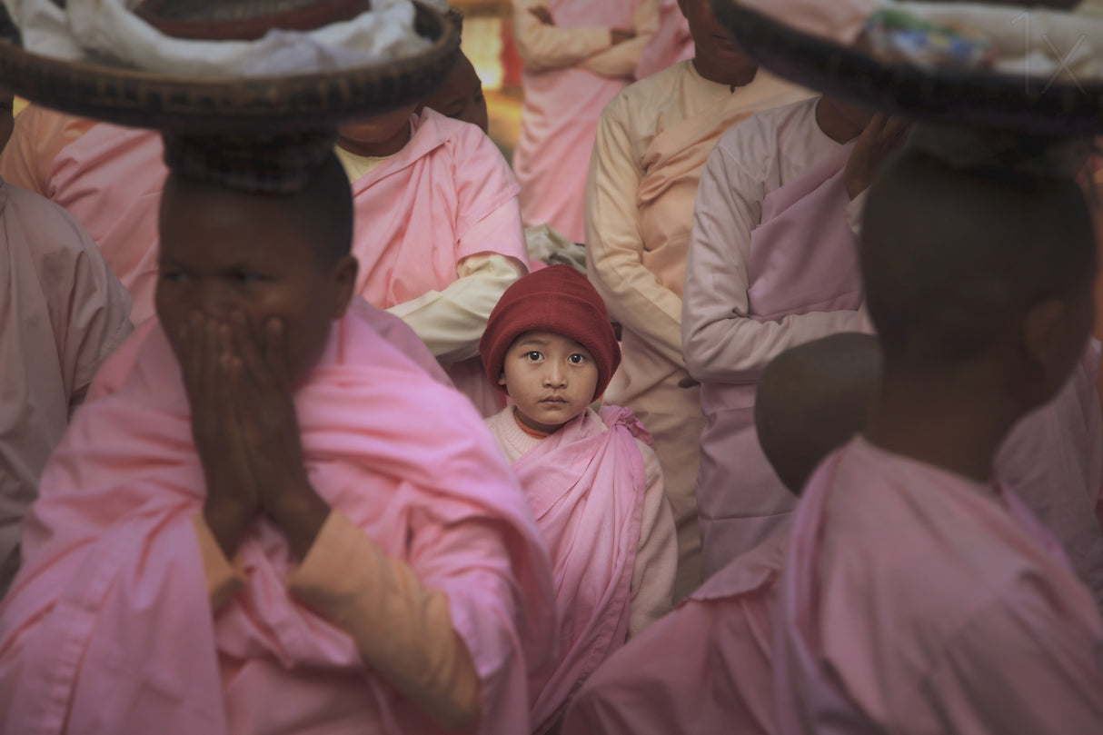 The Alms Round of Buddhist Nun Poster och Canvastavla