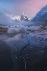 Cerro Torre in Mist Poster och Canvastavla