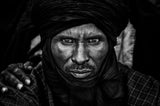 Peul man watching the gerewol festival-I - Niger Poster och Canvastavla