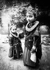 sisters in Nepal Poster och Canvastavla