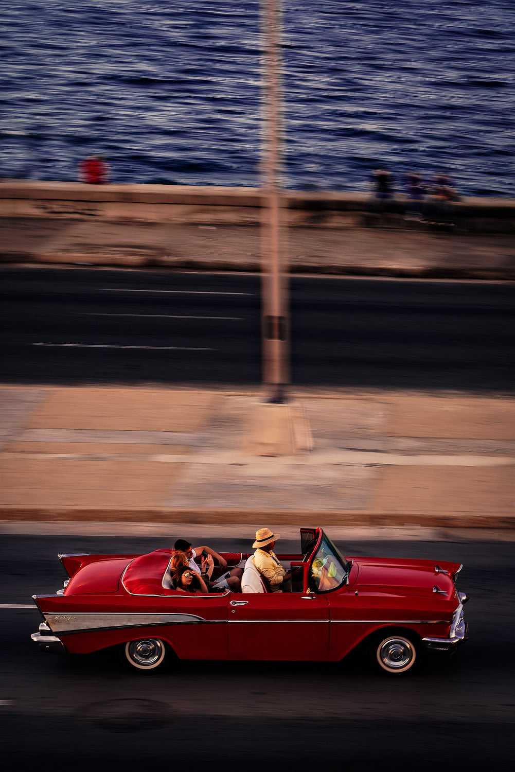 Red Car Driving Poster och Canvastavla