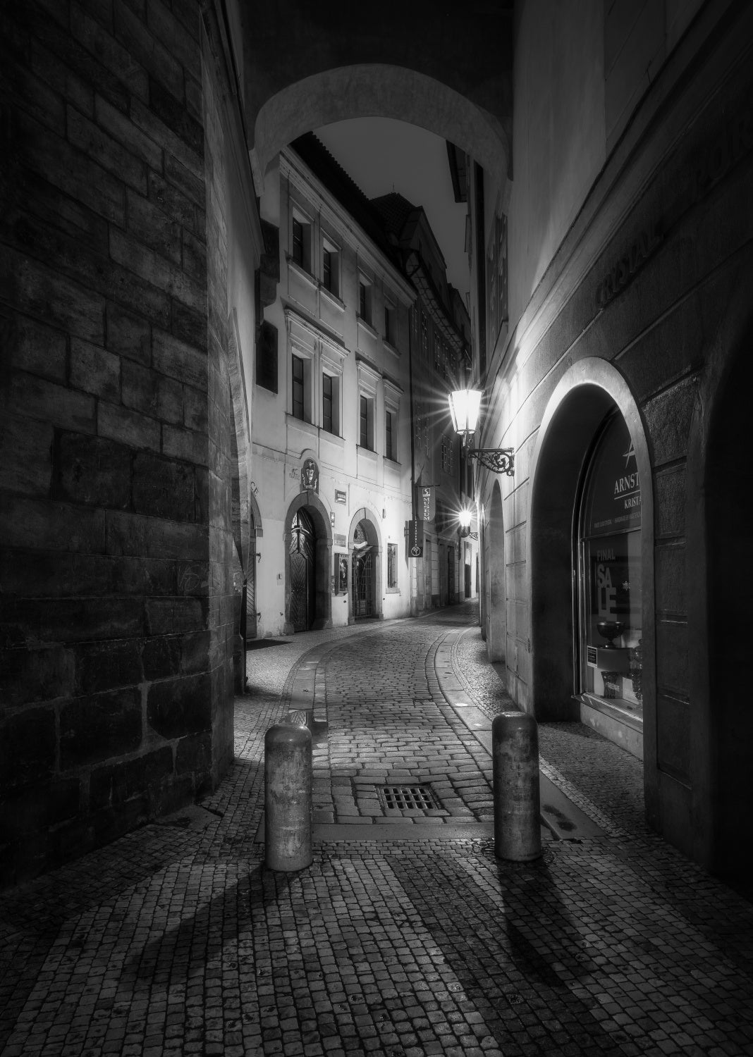 Somewhere in the Old Town Poster och Canvastavla