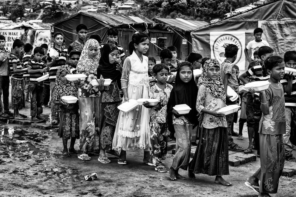 "You can make a difference in the life of a child" Rohingya refugee children - Bangladesh Poster och Canvastavla