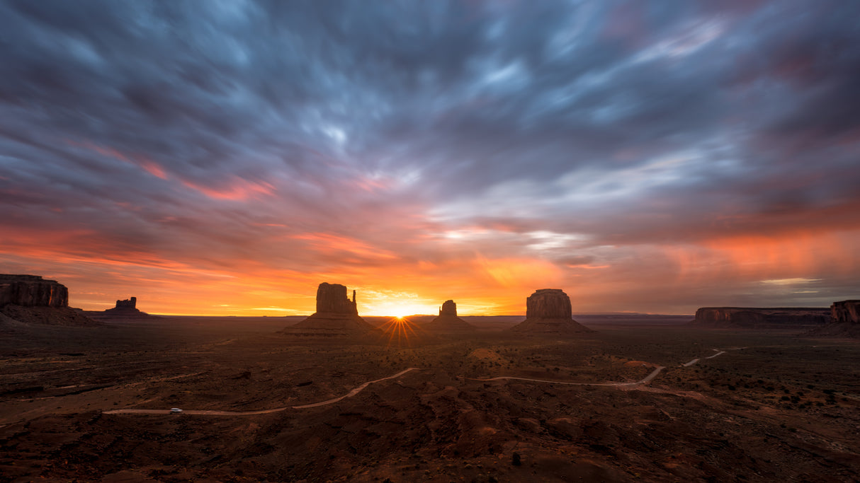 Dawn's Majesty in Monument Valley Poster och Canvastavla
