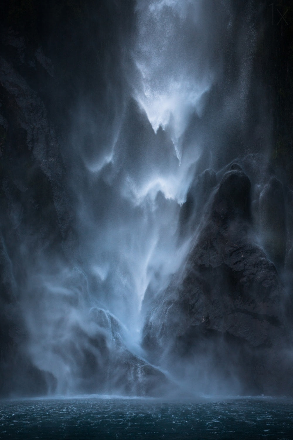 Water Dance Poster och Canvastavla