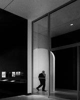 Man in showcase Poster och Canvastavla