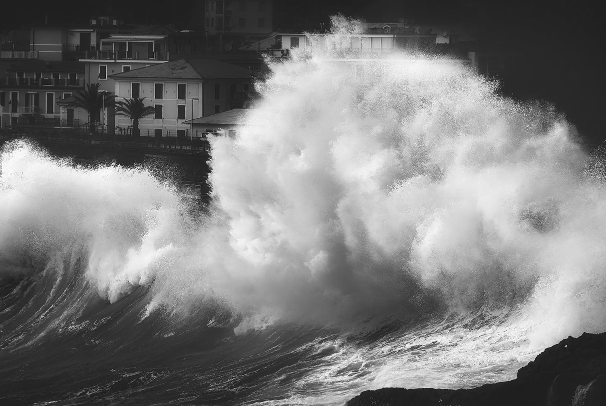 TSUNAMI IN THE VILLAGE Poster och Canvastavla