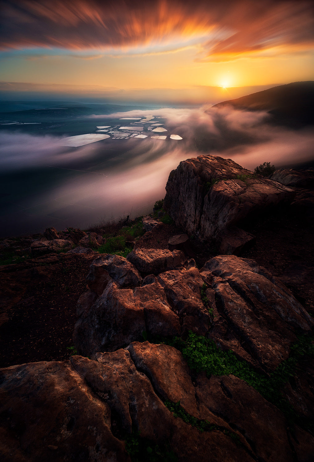 Misty Sunrise Poster och Canvastavla