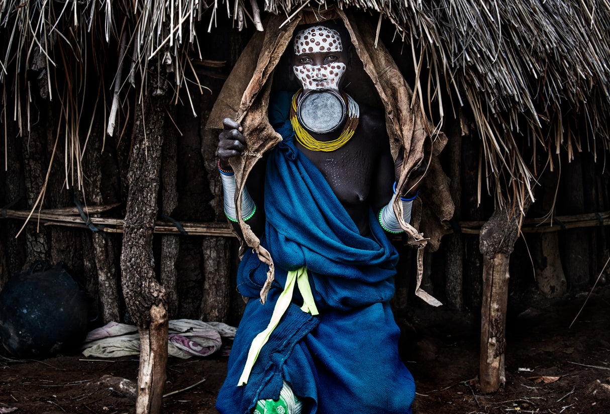 Woman from the surma tribe. Poster och Canvastavla