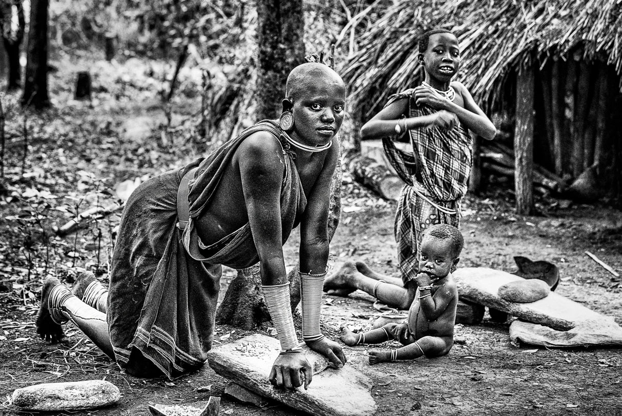 Surmi ethnic family. Poster och Canvastavla