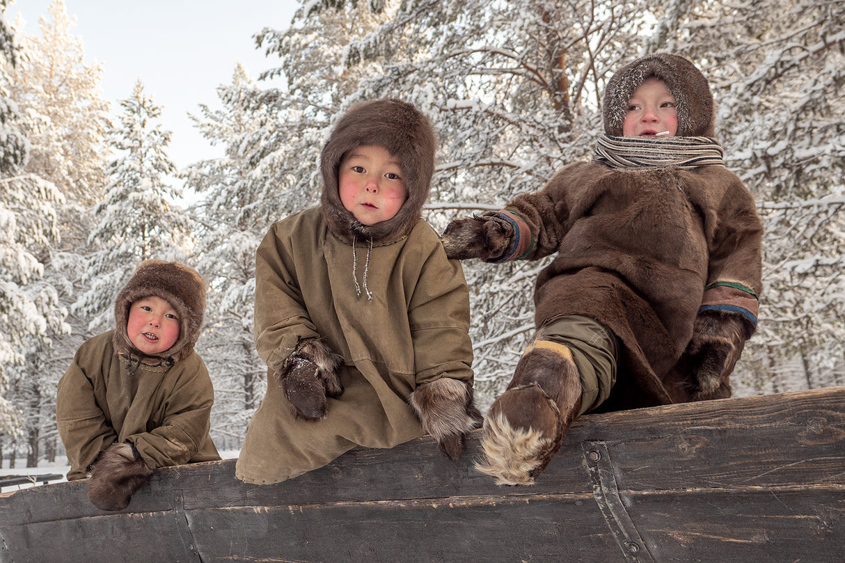 Kid's games in Northern Russia Poster och Canvastavla